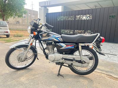 Honda CG 125 Model 2025 – Low Mileage (10,600 km) – Punjab Registered